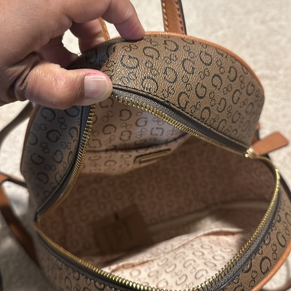 GUESS Backpack/Purse - Picture 3 of 4